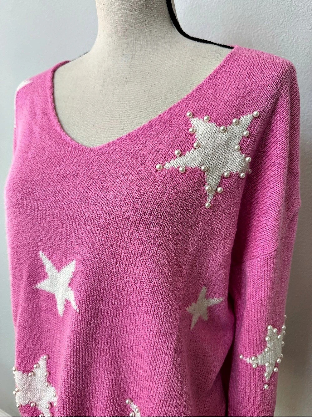 Altar’d State Star V-Neck Sweater in Pink Size Medium Like New - Picture 2 of 9